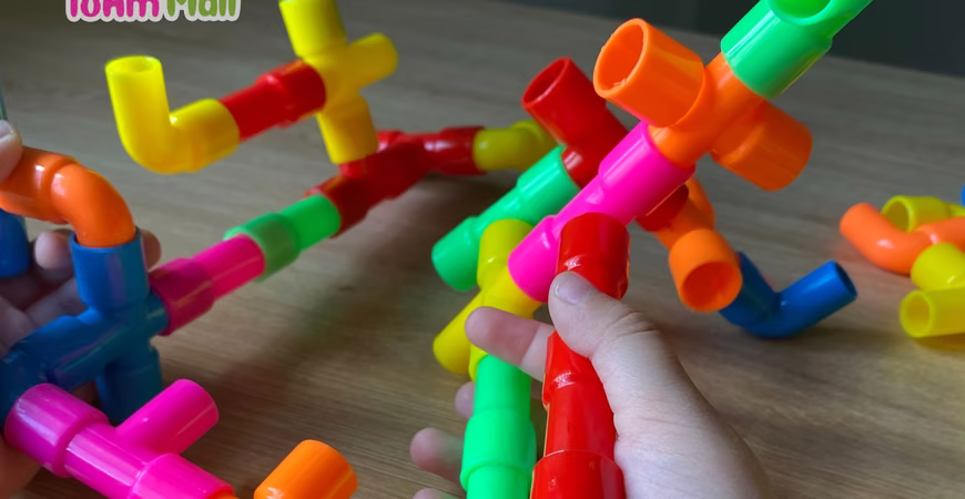 Các miếng ghép của đồ chơi ráp ống nước có thể tạo ra nhiều hướng